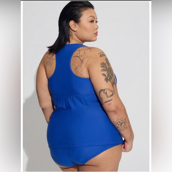 Torrid Wireless Racerback Tankini & Ultra High-Rise Swim Bottom set - Picture 3 of 11